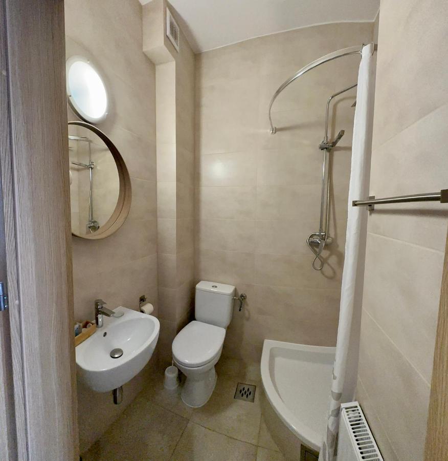 Hotelik Korona ราชิน ภายนอก รูปภาพ