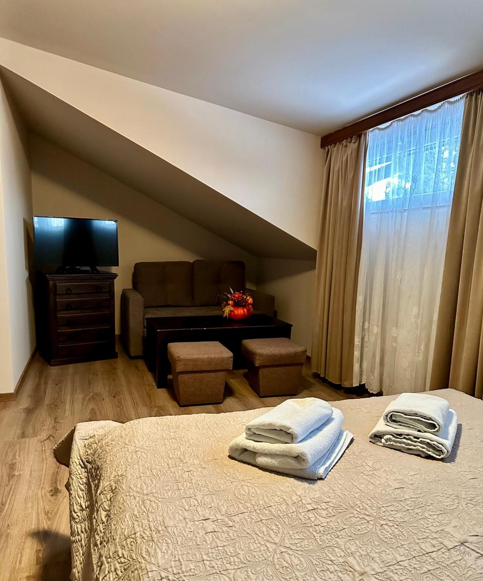 Hotelik Korona ราชิน ภายนอก รูปภาพ