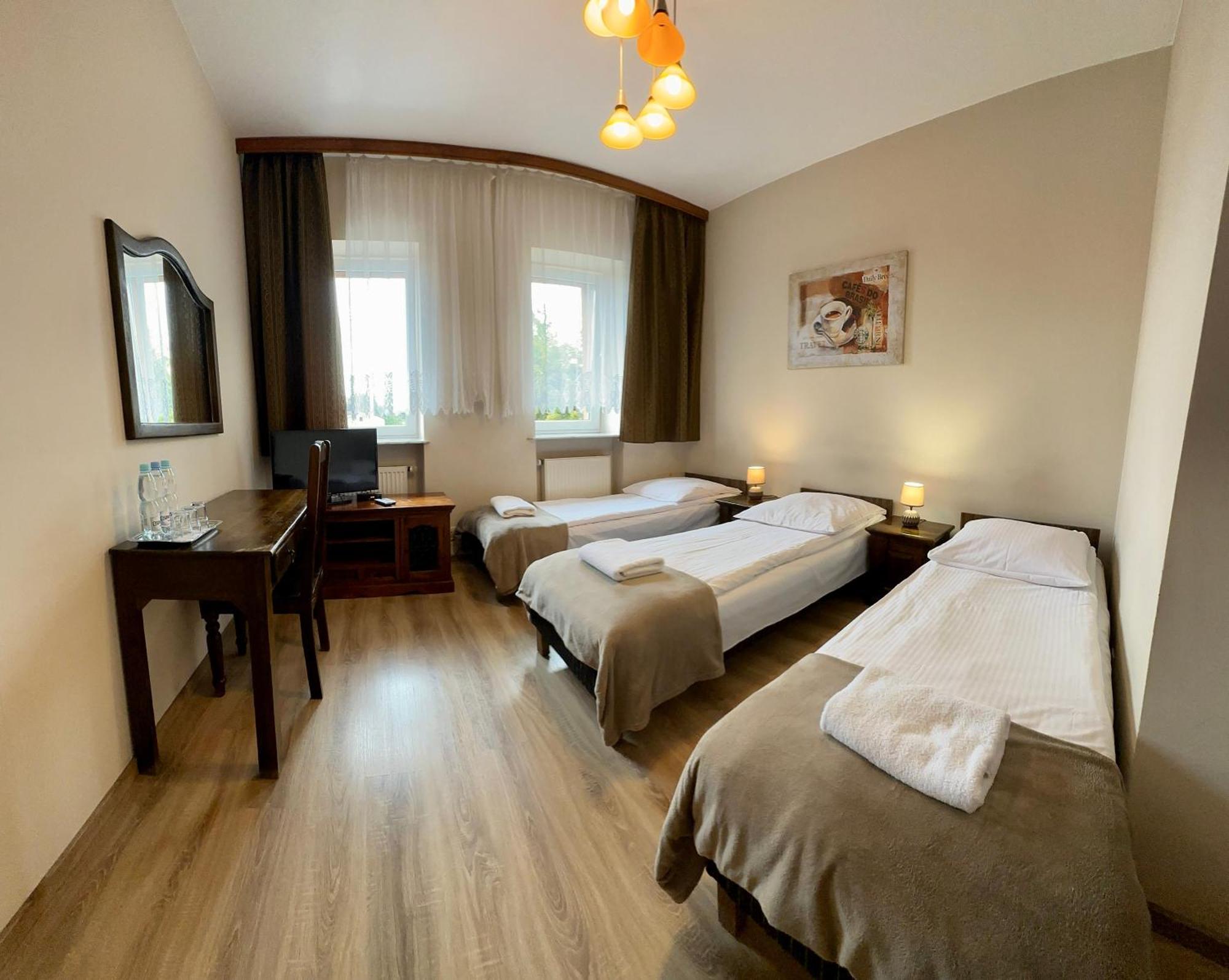 Hotelik Korona ราชิน ภายนอก รูปภาพ