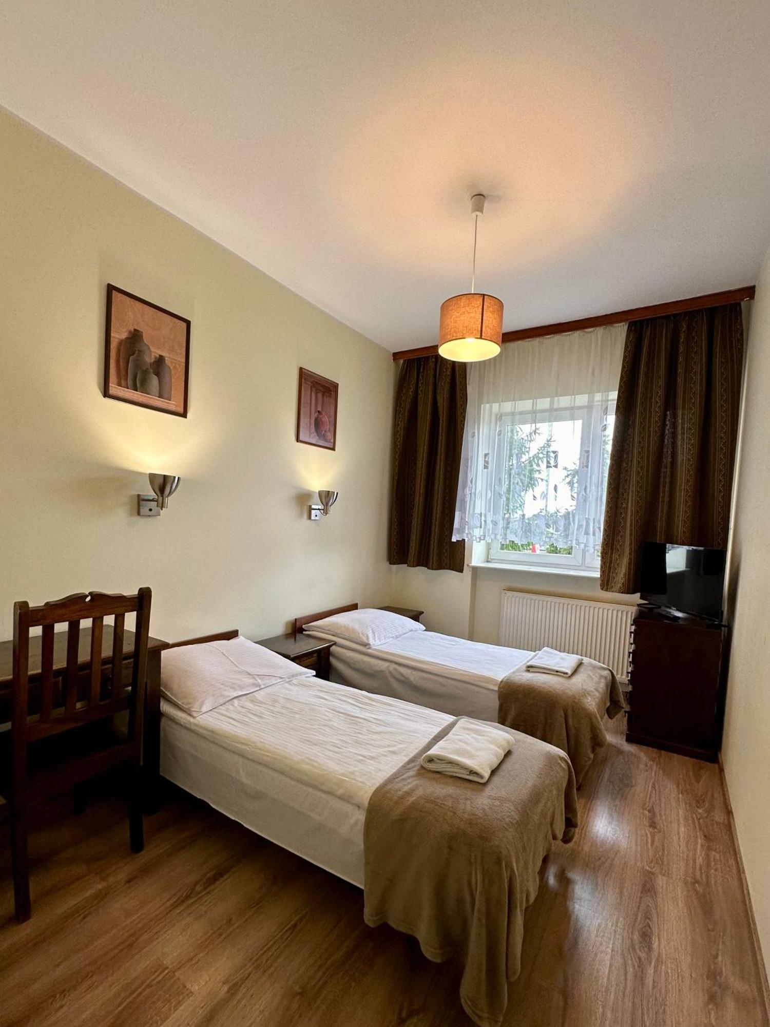 Hotelik Korona ราชิน ภายนอก รูปภาพ