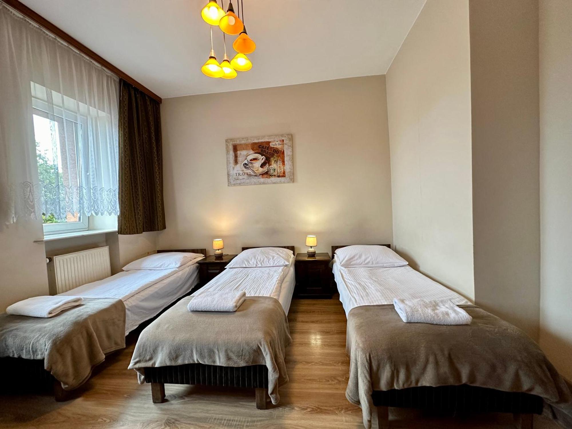 Hotelik Korona ราชิน ภายนอก รูปภาพ