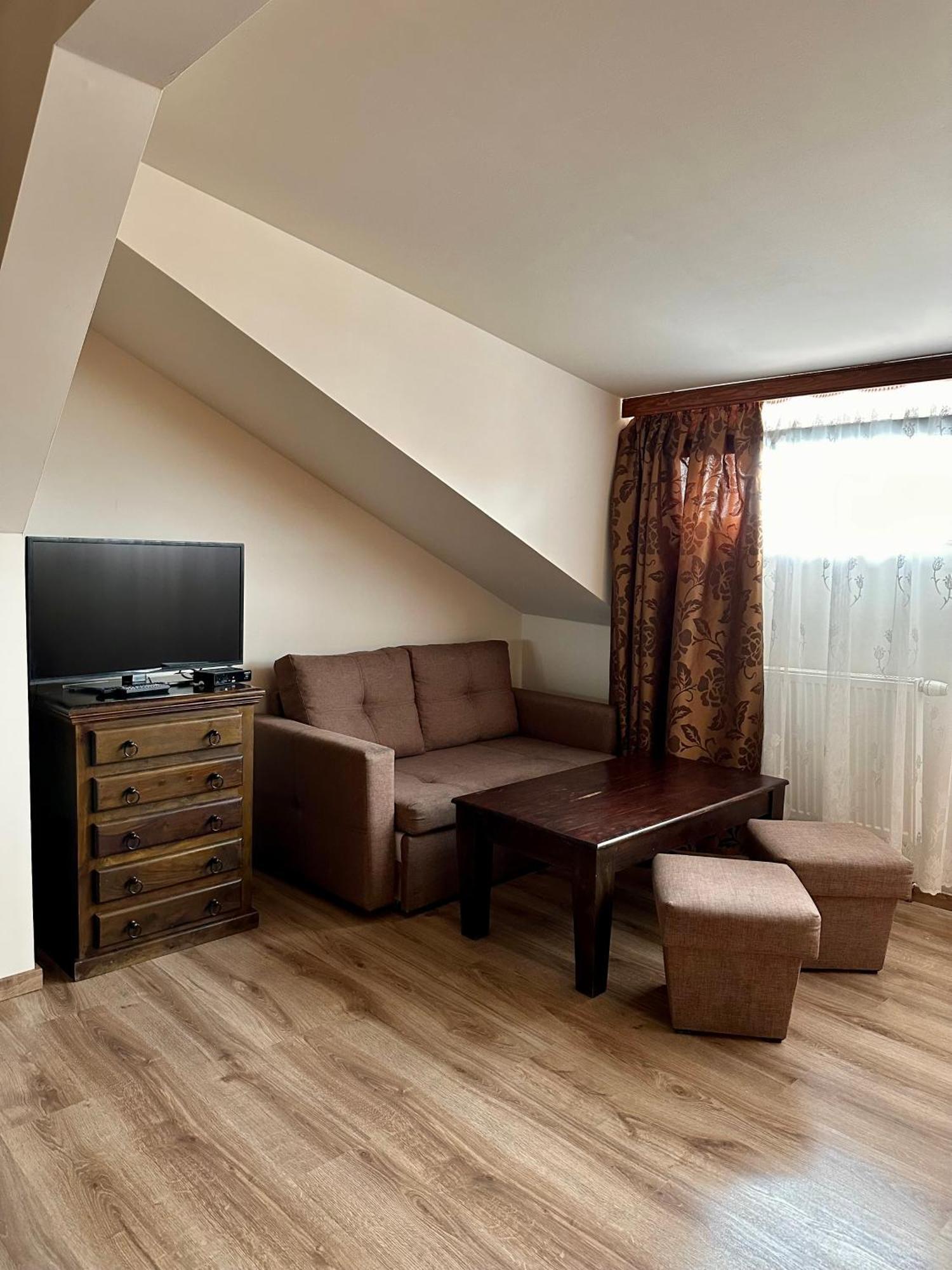 Hotelik Korona ราชิน ภายนอก รูปภาพ