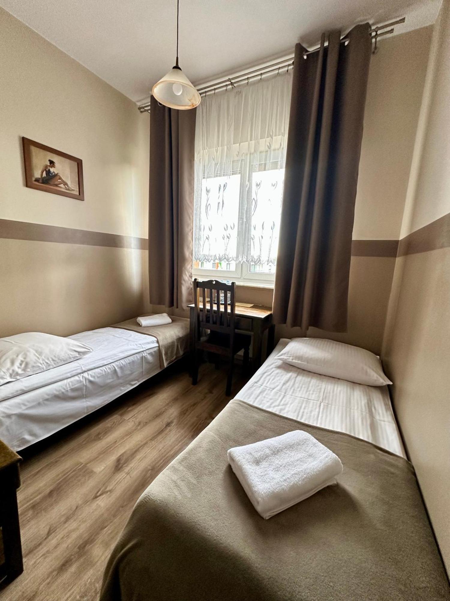 Hotelik Korona ราชิน ภายนอก รูปภาพ